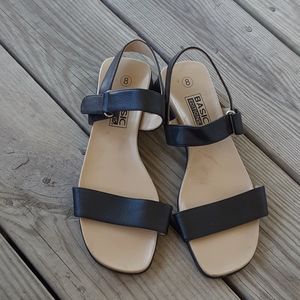 Basic edition sandals
